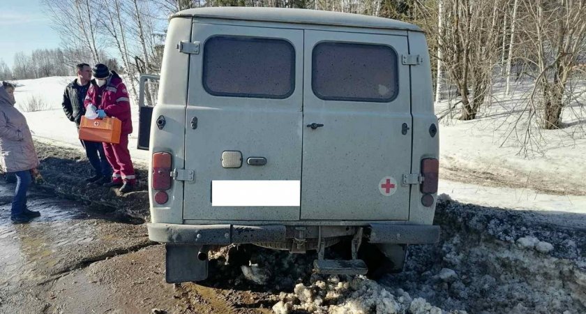 В Кировской области водитель больничного УАЗа умер за рулем