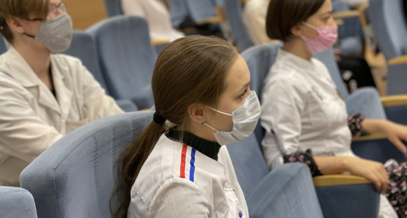 В кировские больницы в 2021 году пришли работать 362 молодых специалиста