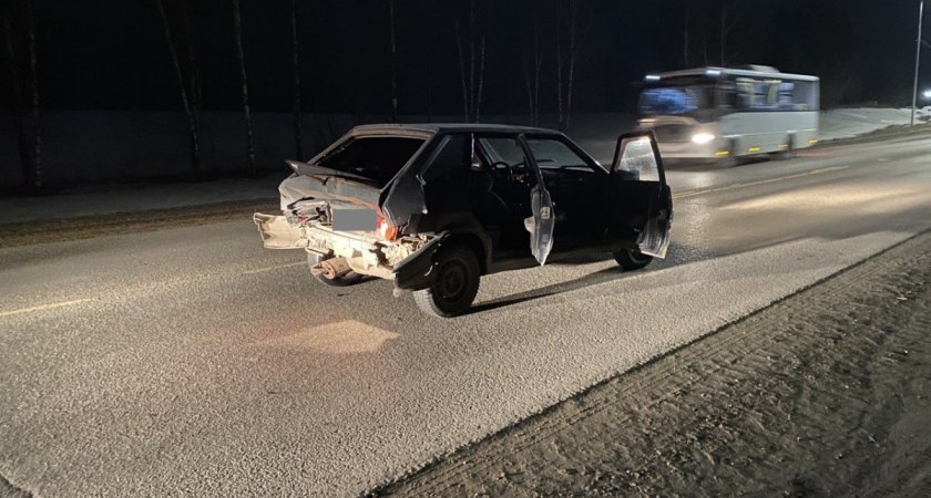 В Кирове столкнулись две машины: виновник на "Ауди" скрылся с места ДТП