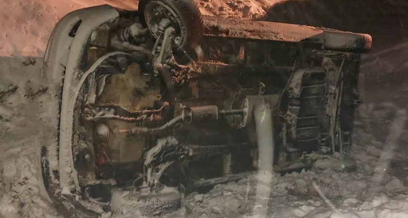 В Кировской области опрокинулся Hyundai: три человека пострадали