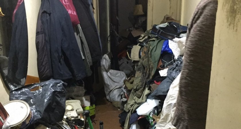 В Кирове жильцы домов на Свободы и Тимирязева пожаловались на вонь из захламленных квартир