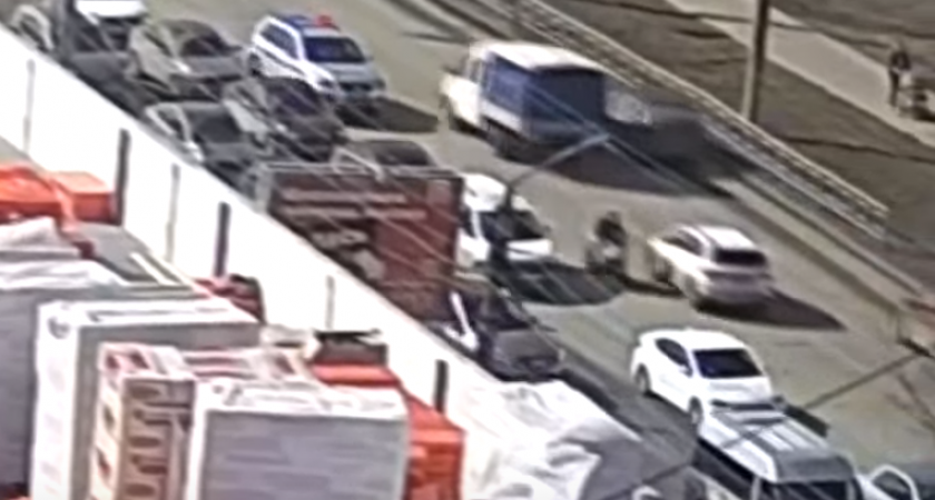 В Кирове погоня за бесправником-мотоциклистом на Yamaha попала в объективы камер