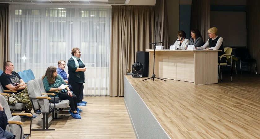 Елена Ковалева встретилась с жителями Чистых прудов, чтобы обсудить развитие микрорайона