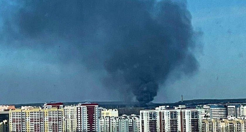 Кировчане сообщили, что на улице Базовой горит склад