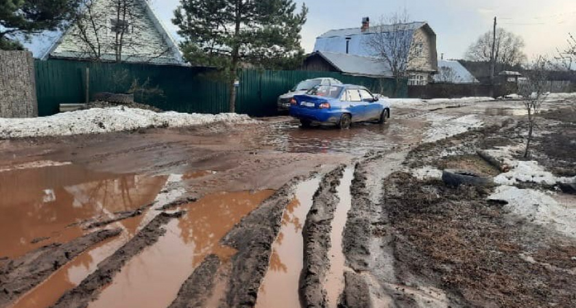 Жители кировского пригорода хотят просить у Деда Мороза нормальные дороги