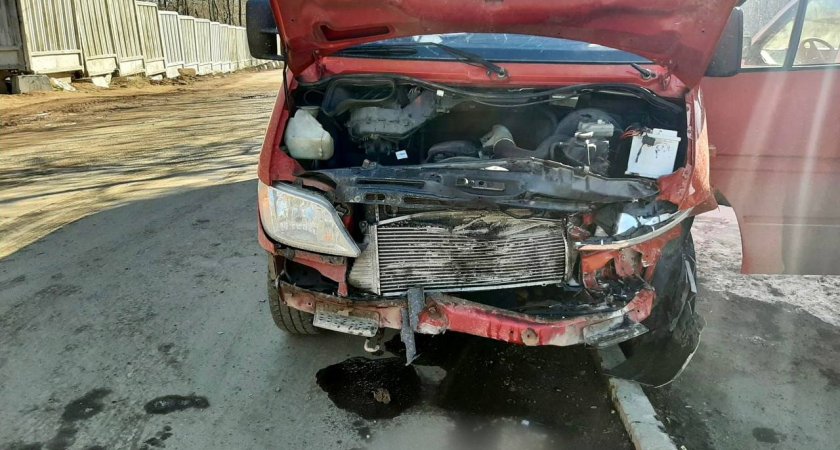 В Кирове в ДТП с микроавтобусом пострадали две женщины