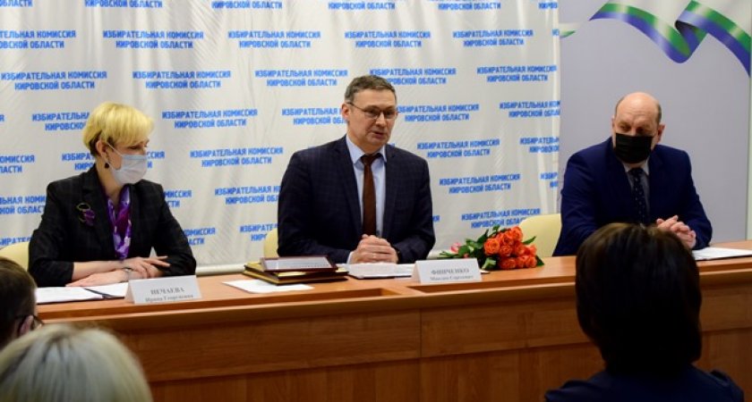 Глава избиркома Кировской области за 2021 год задекларировал доход в 3,7 млн рублей