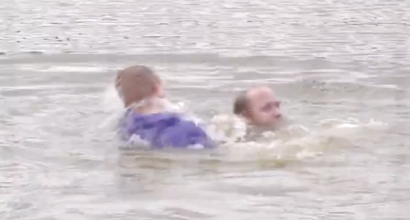 Кировский журналист спас утопающего в пруду у цирка мужчину