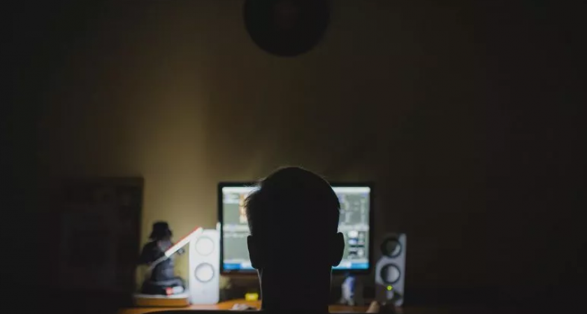 Кировчанам предлагали купить оружие и пропагандировали нацизм