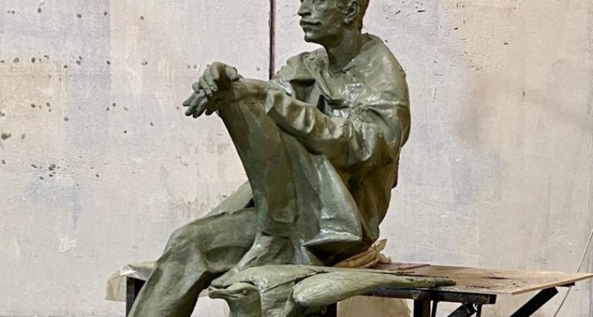 Достойно или стыдно: жители Слободского обсуждают макет памятника Александру Грину