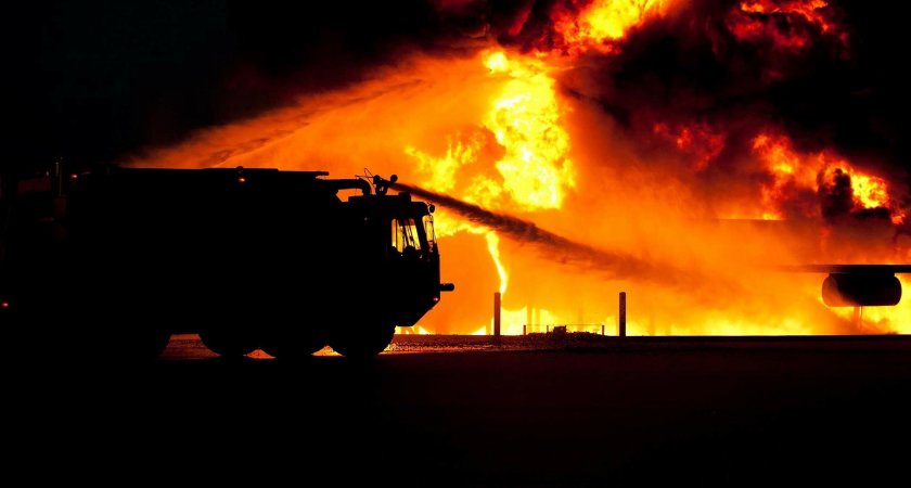 Есть пострадавший: появились новые сведения о крупном пожаре в Кировской области