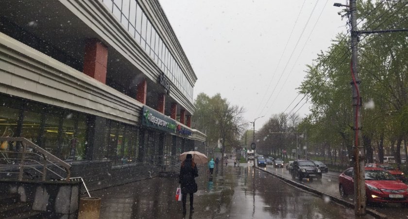 В Киров снова вернулись "белые мухи": подборка фото и видео