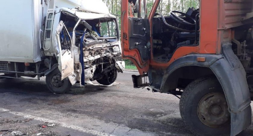 В Кировской области из-за столкновения грузовиков погиб один человек и трое пострадали