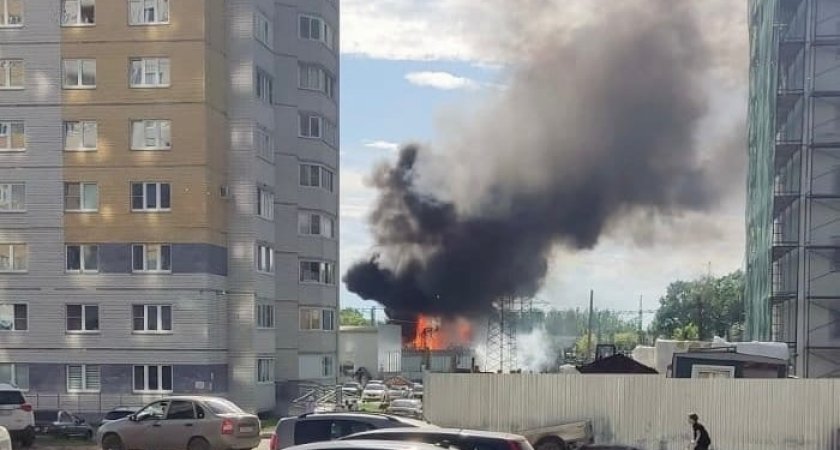 В Кирове на Зональном горит подстанция