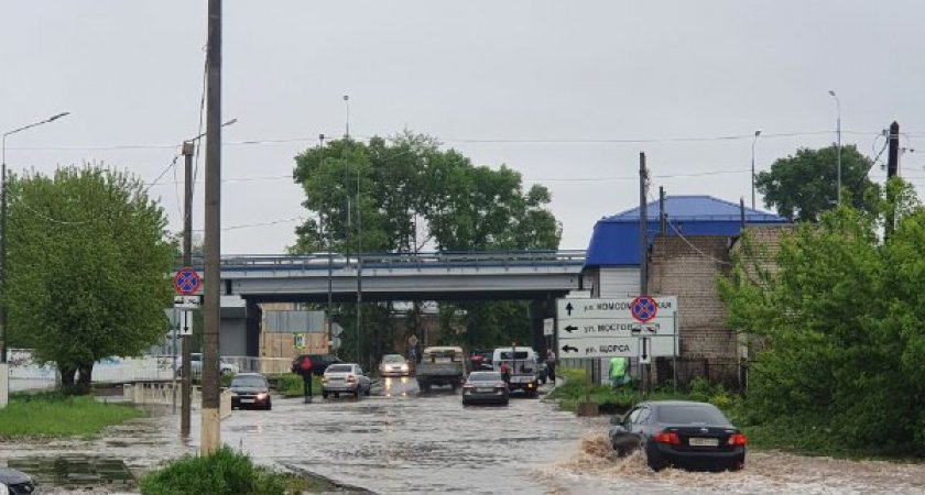 В Кирове после дождя затопило улицы
