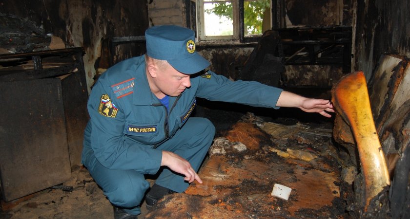 В Кировской области в пожаре погибла женщина, за жизнь молодого человека борются медики