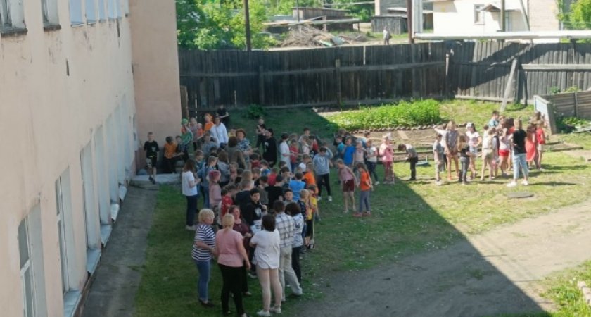 В Кировской области огонь и дым "выгнали" детей из школы