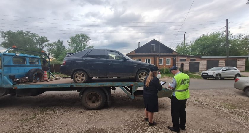 В Кировской области приставы забрали у бесправника машину за долги по штрафам