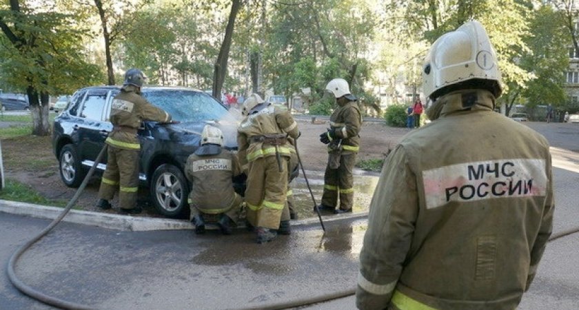 В Кирове в частном гараже сгорела машина