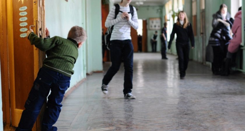 В Омутнинском районе подросток обокрал учителя в школе