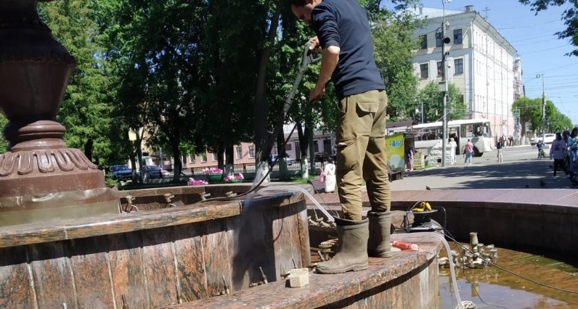 Фонтан на Театральной площади выводят из строя сами кировчане