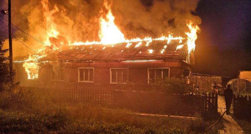 В Кировской области смертельный пожар уничтожил жилье нескольких семей