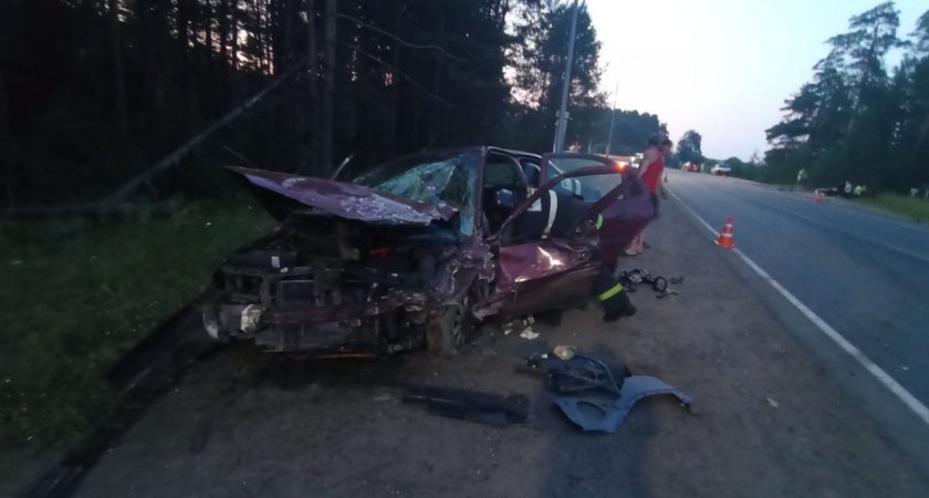 Столкновение иномарок на трассе в Кировской области унесло жизни двух человек