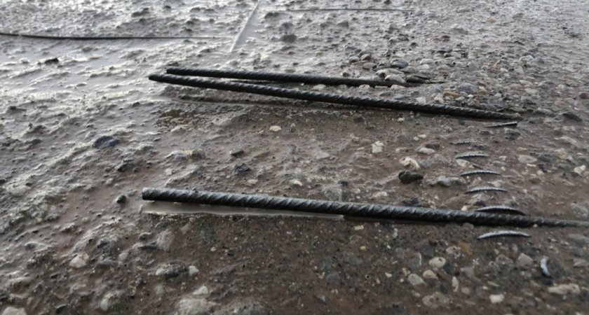 Администрацию Кирова оштрафовали за торчащую на дороге арматуру