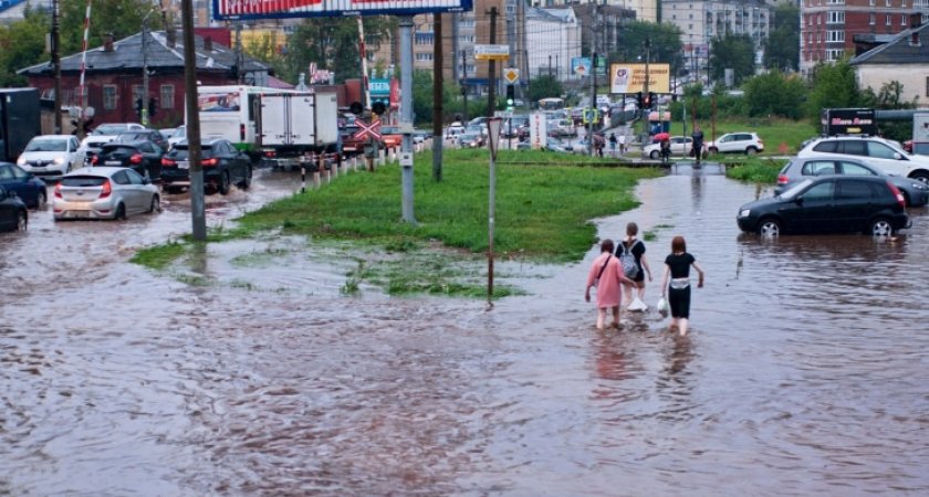 Власти Кирова рассказали свой план борьбы с потопами в городе
