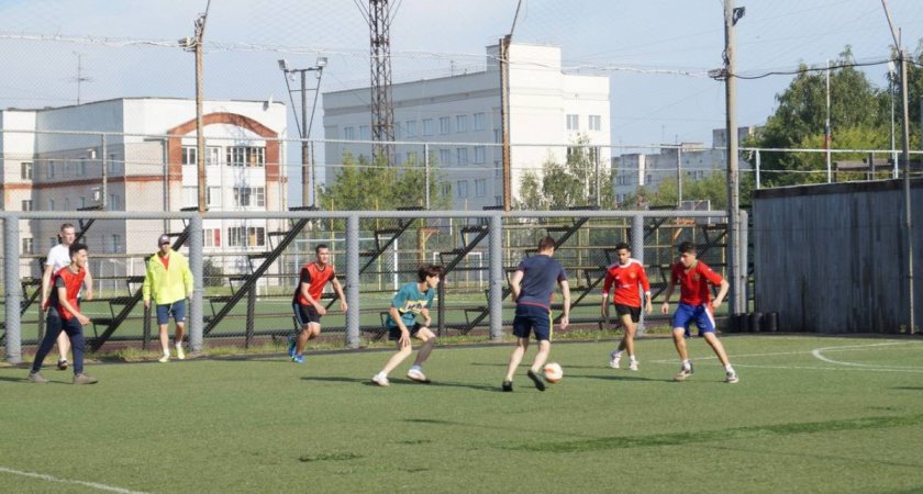 В Октябрьском районе Кирова прошел турнир по дворовому футболу