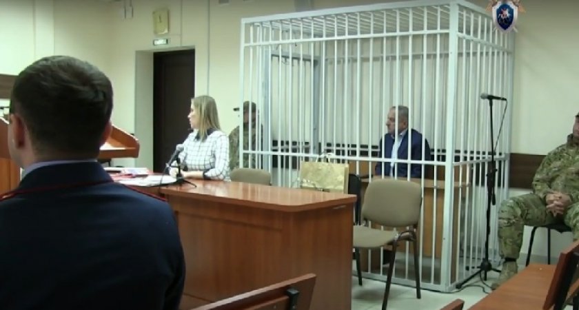 В суде экс-глава Кирова Быков делал бумажные самолетики и веселился с адвокатом