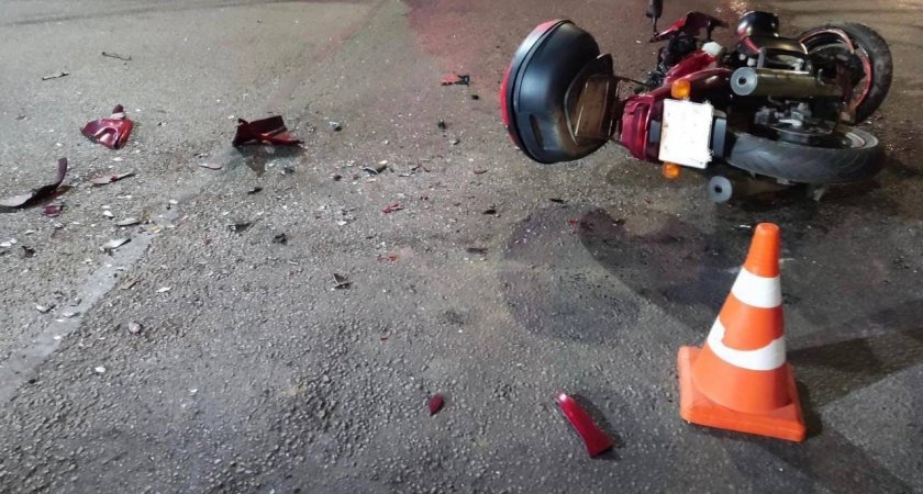 В Кирове мотоцикл развалился на части: водитель и его подруга серьезно пострадали