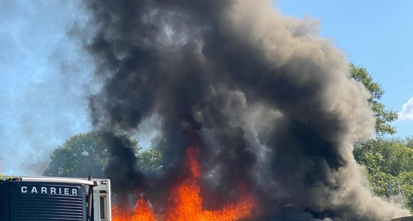 Серьезный пожар в Коминтерне: жители опасаются за свои дома