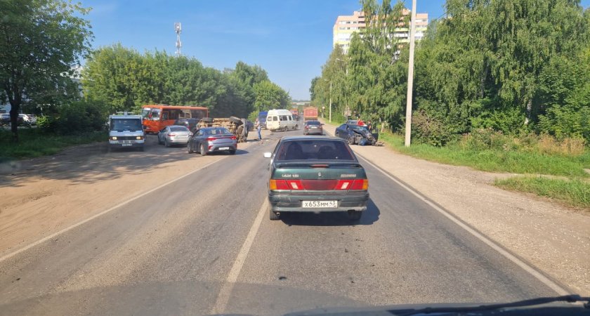 "Пассажир весь в крови": в поселке Садаковский столкнулись три легковушки