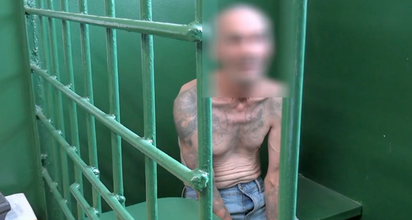 В Кирове грабитель оставил приятеля без одежды