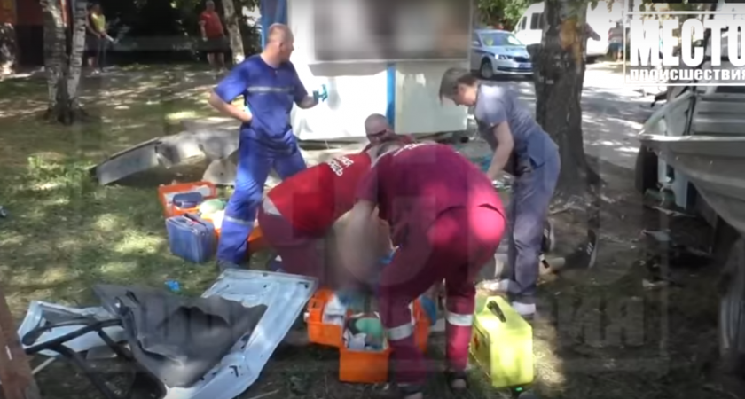 Прямой массаж сердца: как врачи боролись за жизнь 23-летнего водителя в центре Кирова