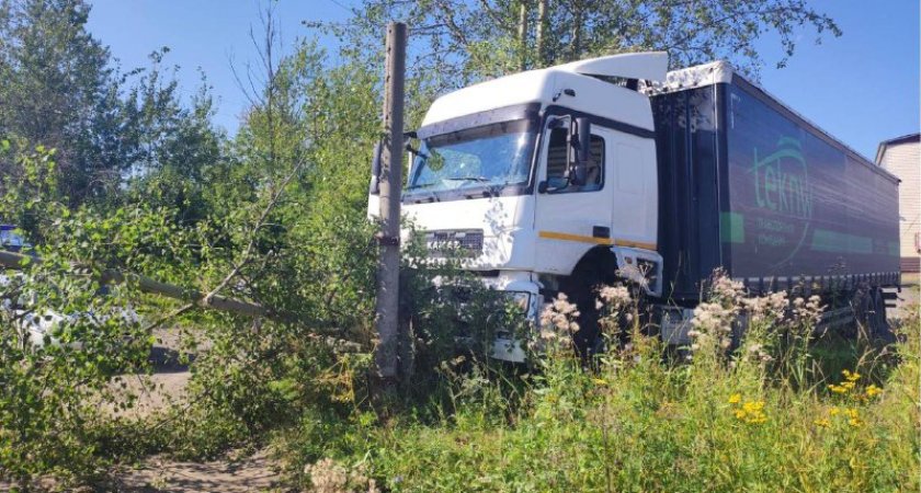 В Кировской области мужчина погиб в кабине КАМАЗа