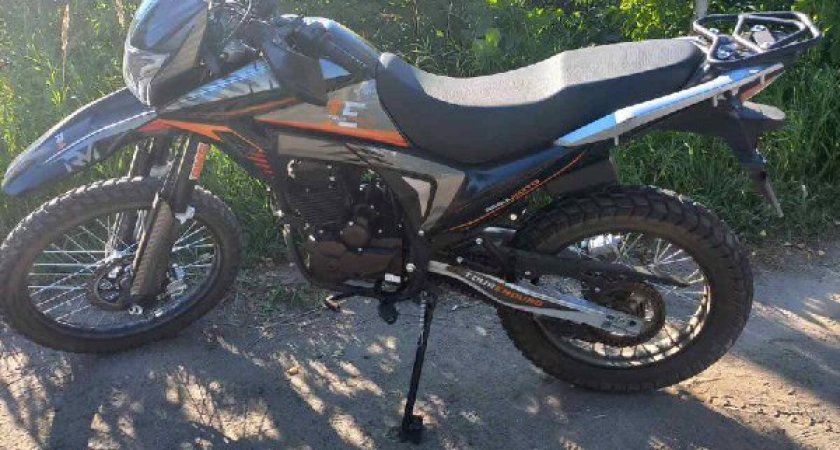 В Кировской области мотоциклиста сбила одна машина и переехала другая