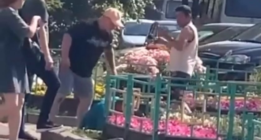 В Кирове на улице избили мужчину на глазах случайных прохожих