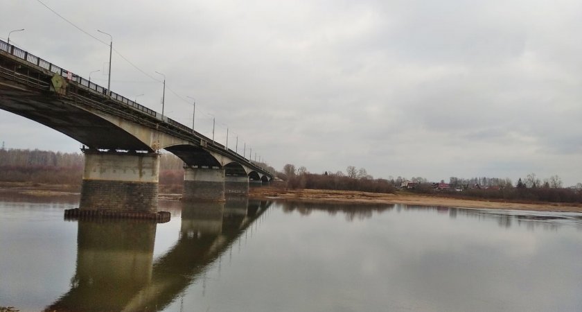 В Кировской области закроют проезд для транспорта через реку Молома
