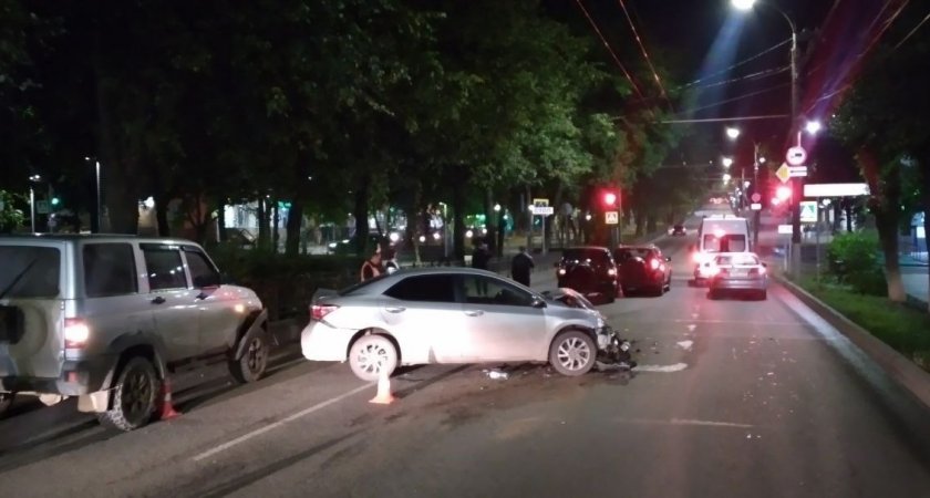 В Кирове дети пострадали в столкновении четырех машин