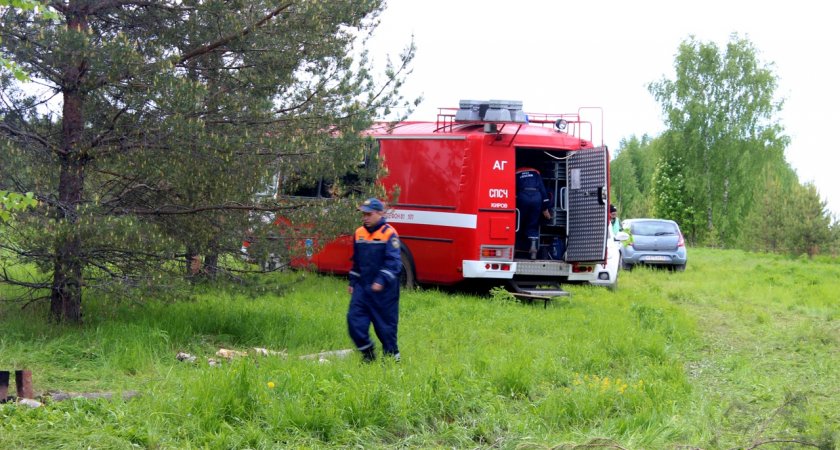 В Кировской области всю ночь искали грибника в болоте