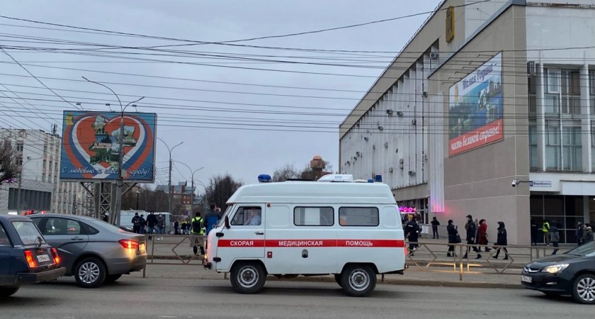 Кировским врачам удалось спасти истекающего кровью в магазине мужчину