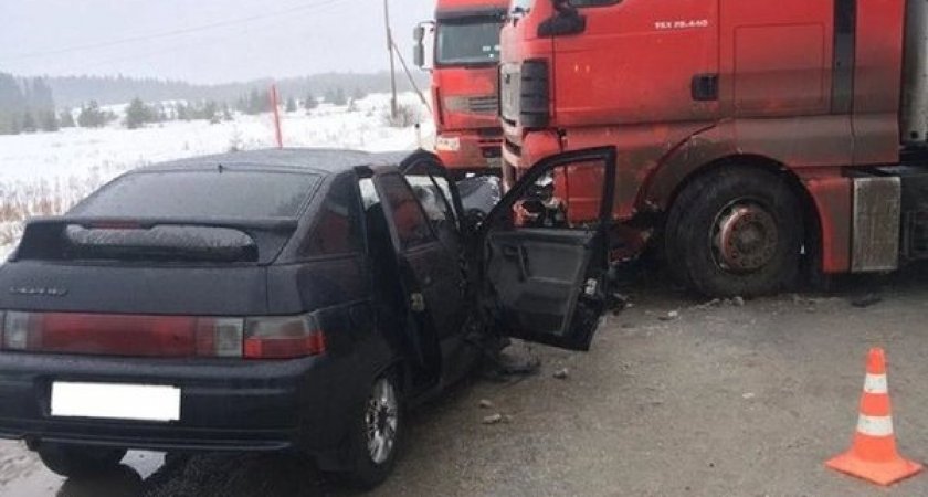 В Кировской области водитель устроил ДТП, убившее трех взрослых и покалечившее двух детей