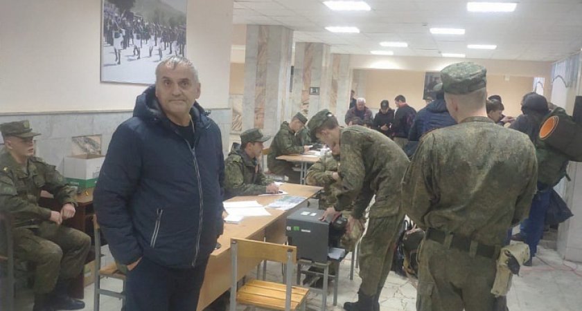 Первые мобилизованные из Кировской области разместились в воинской части в Вольске