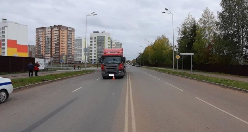 В Кирове под колесами грузовика оказался мужчина