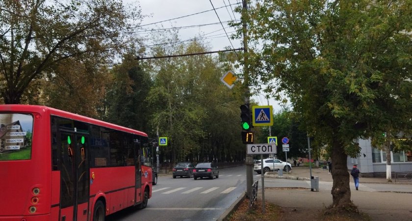 В Кирове шесть городских автобусных маршрутов перешли на другое расписание