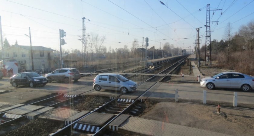 В Кирове закроют для движения три железнодорожных переезда