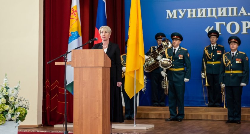 Елена Ковалева официально вступила в должность главы города Кирова