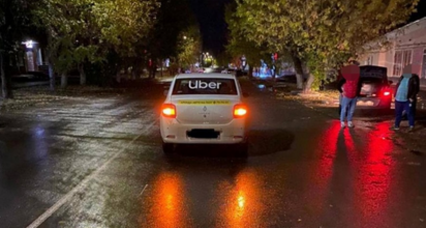 В Кирове таксист ночью сбил двух девушек